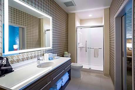 1Queen Accessible Bathtub Studio Nonsmoking