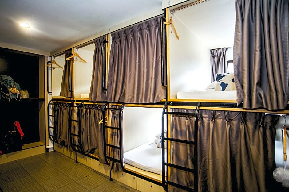 Traveller Bunker Hostel