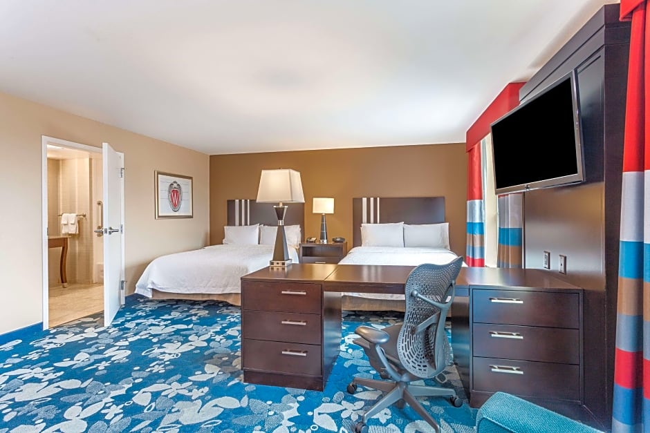 Photo 1 of 8 of 1 King Bed Suite, Whirlpool