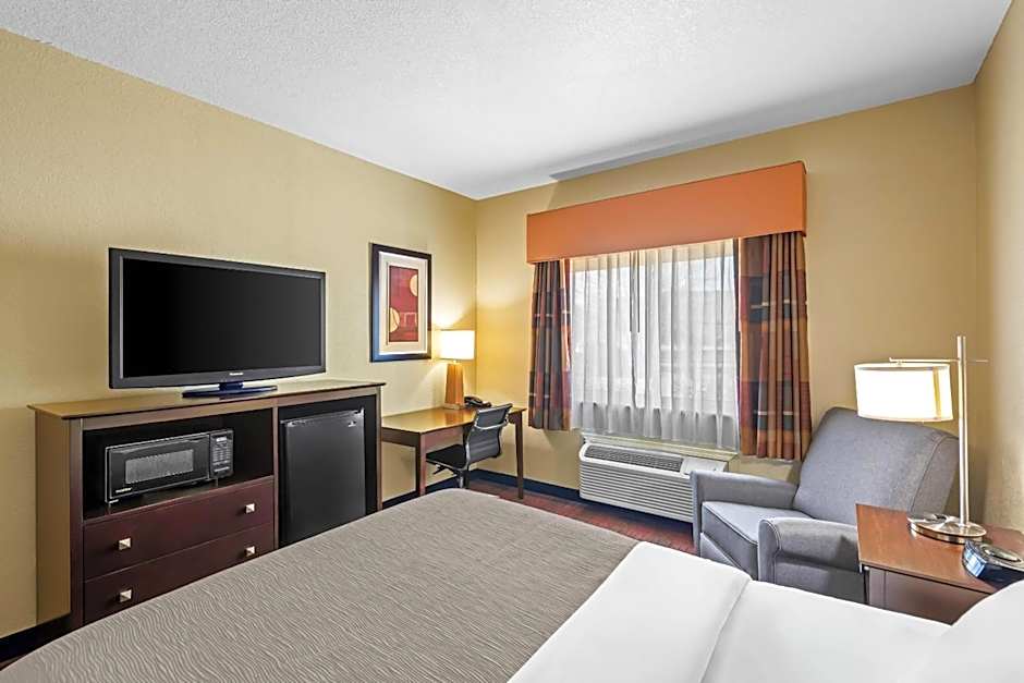 Quality Inn & Suites Des Moines Airport