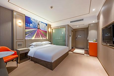 Smart Queen Room