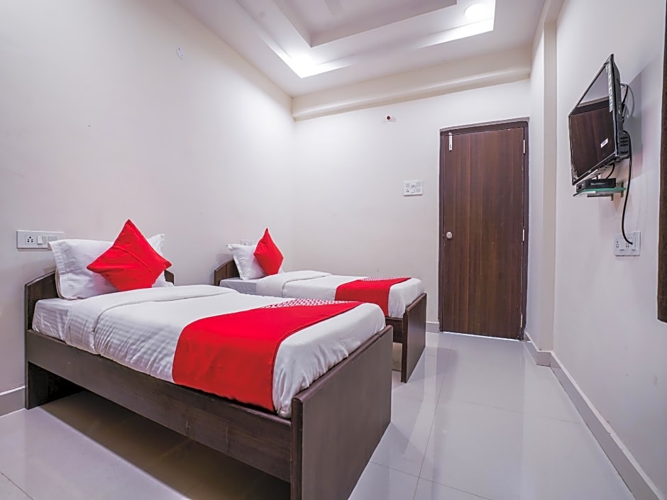 OYO 13163 Jaswitha Homes