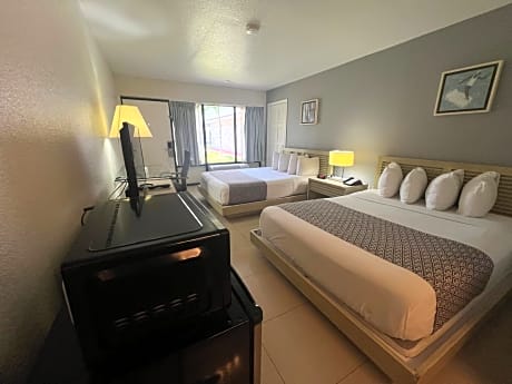 Deluxe Queen Room
