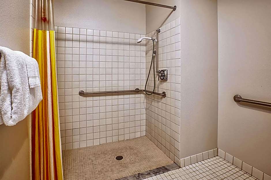 La Quinta Inn & Suites by Wyndham Toledo Perrysburg