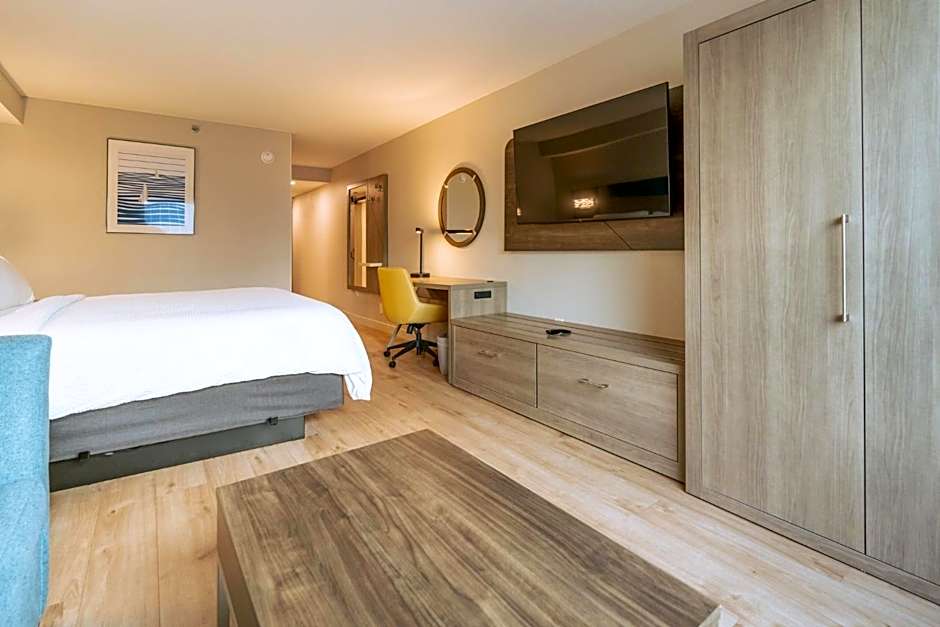 Holiday Inn Express Hotel & Suites Cocoa Beach By IHG