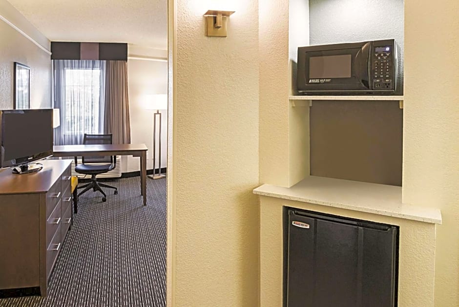 La Quinta Inn & Suites by Wyndham Fort Worth North