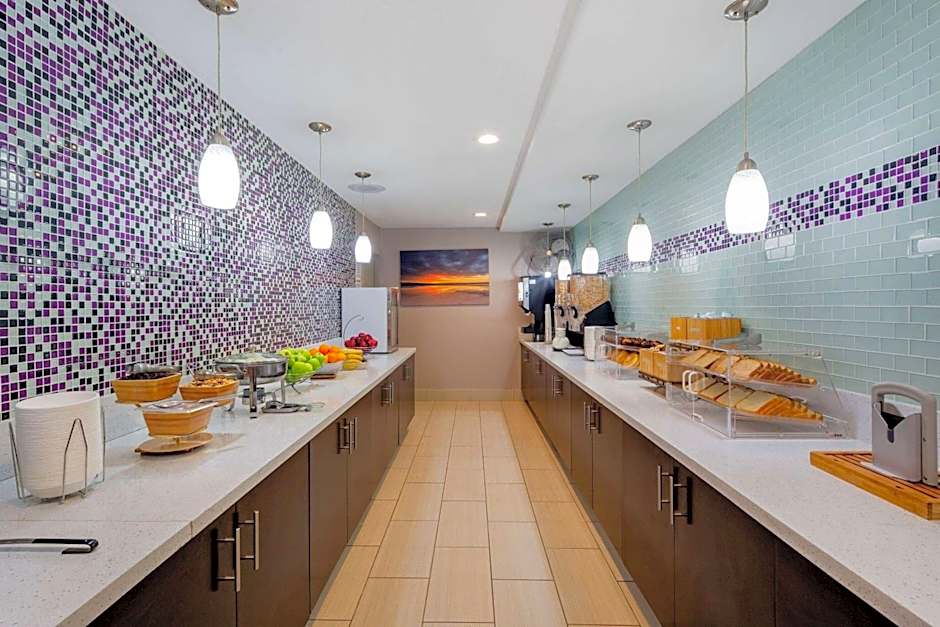 La Quinta Inn & Suites by Wyndham Hayward Oakland Airport
