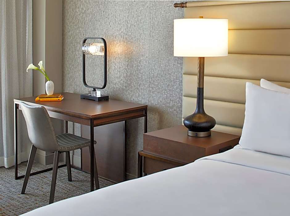 Renaissance Mobile Riverview Plaza Hotel