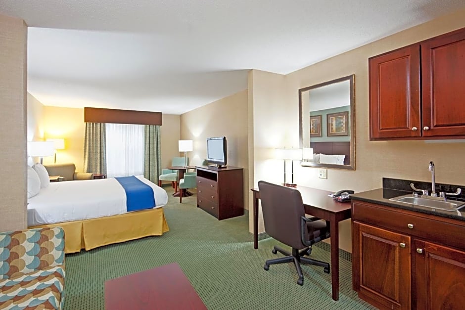 Holiday Inn Express and Suites Meriden