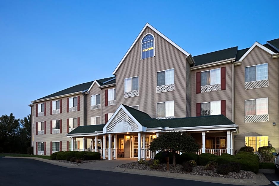 Country Inn & Suites by Radisson, Clinton, IA