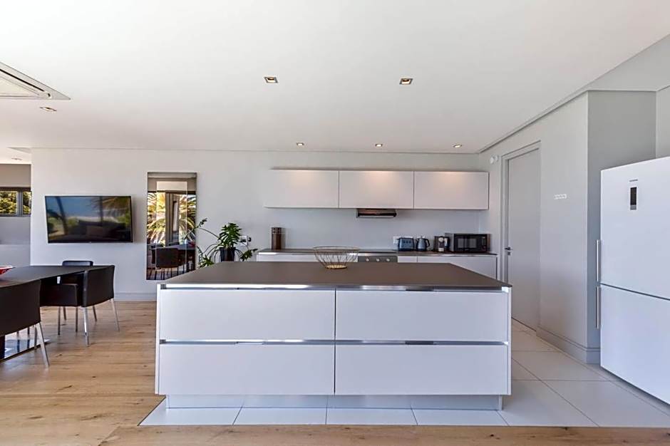 Amara 2 -Designer Penthouse with Solar Power