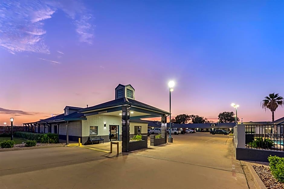 Best Western Regency Inn & Suites