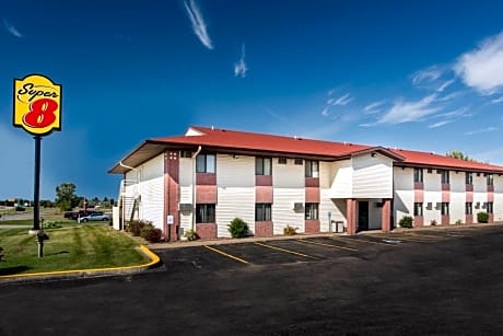 Super 8 by Wyndham Eau Claire I-94