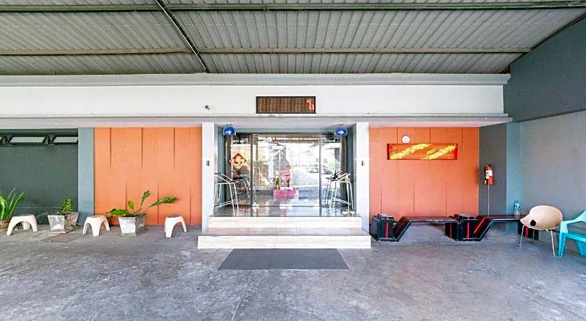 OYO 75382 Chonburi Hotel
