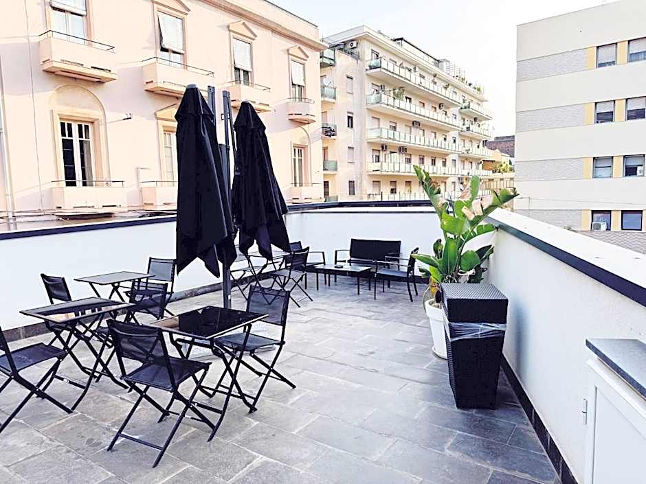 8room hotel