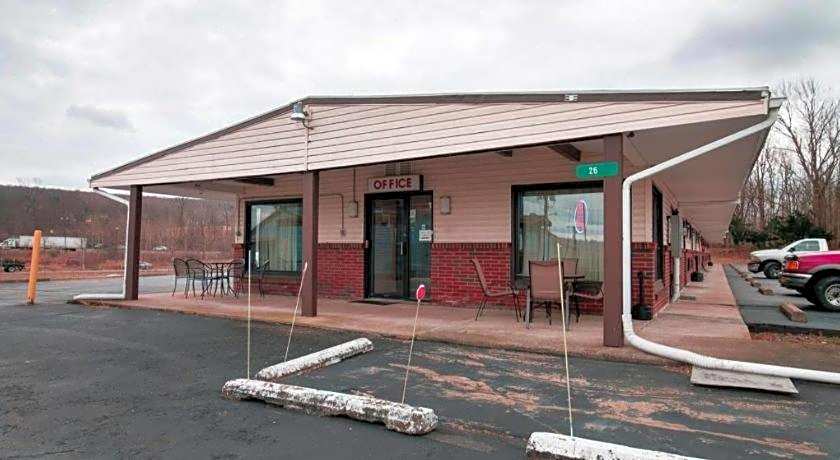 OYO Hotel Dalton PA I-81