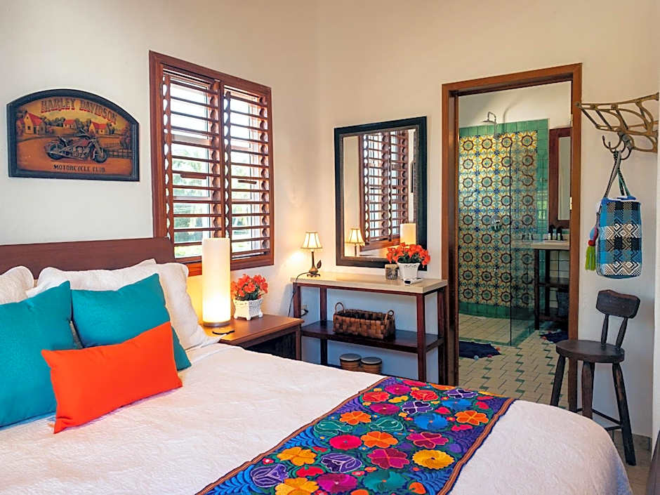 Casa Zarah - Hacienda Family Home - Pool and 2-Block to Beach