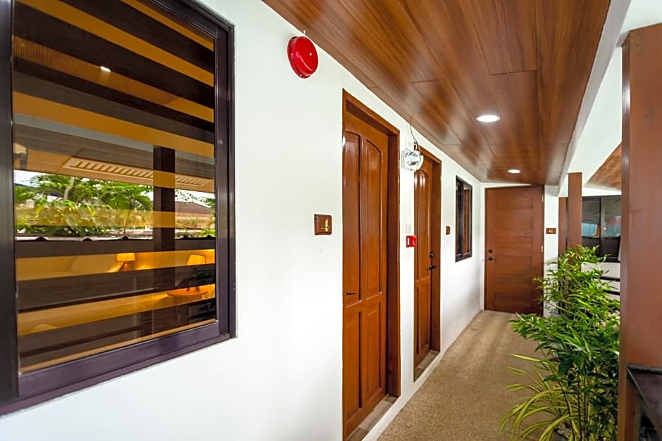 ALONA BEACH SIDE INN