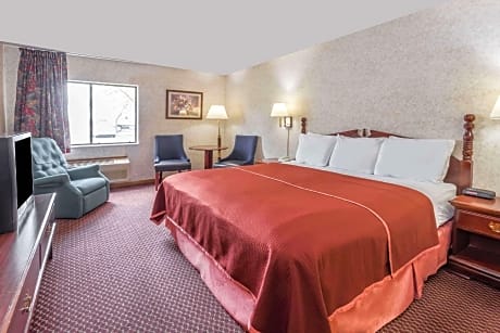 1 King Bed Mobility Accessible Room Non-Smoking