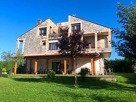 Hosteria La Moraleja