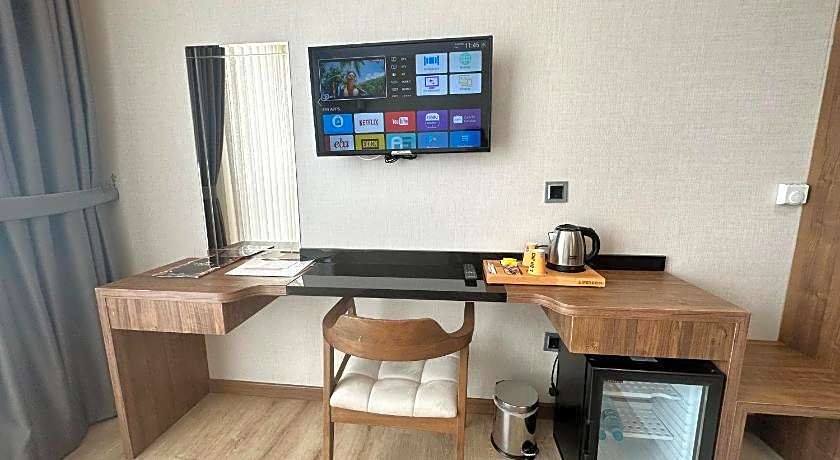 Operla Airport Hotels, Trademark Collection by Wyndham