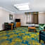 La Quinta Inn & Suites by Wyndham St. Pete-Clearwater Airport