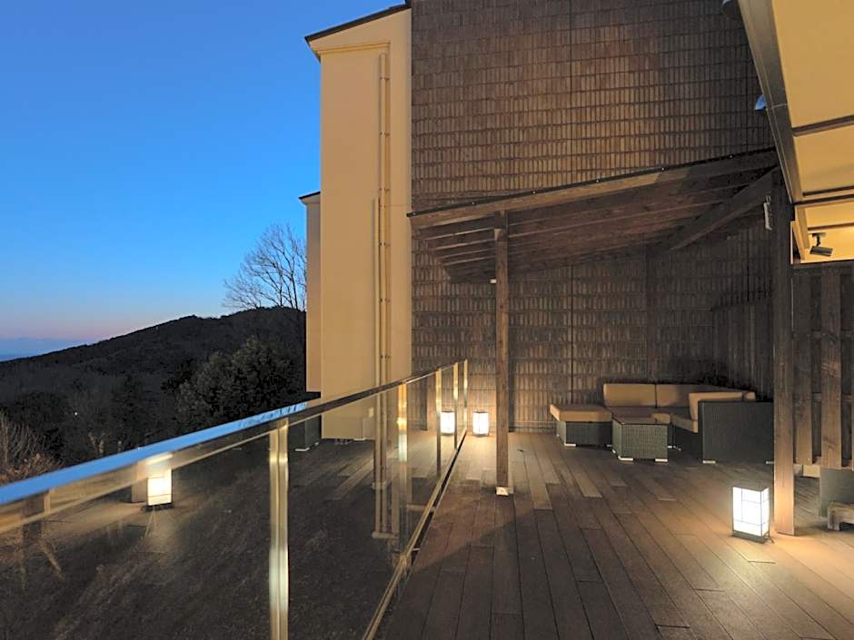 Omuro no mori Gyokusui - 13 years or older