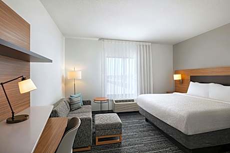 Studio King Room with Sofa Bed and Tub - Mobility Accessible