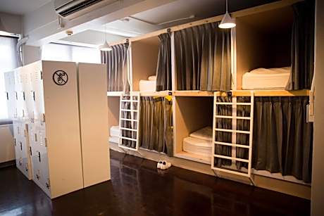 Capsule in 16 Capsule bed Female Dormitory Room