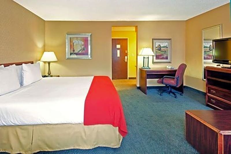 Holiday Inn Express Hotel Fort Campbell-Oak Grove By IHG