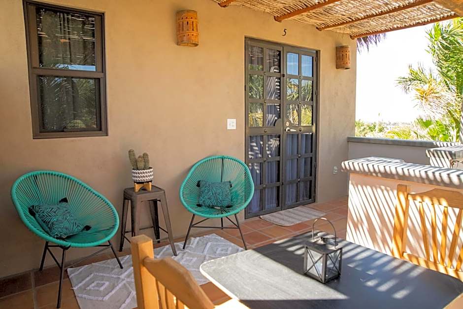 Pure Baja Private Suites-Upscale Property with Infinity Pool and Lush Gardens