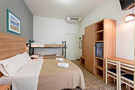 Classic Quadruple Room