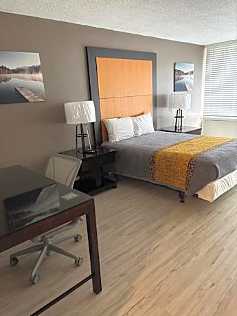 Deluxe Queen Room