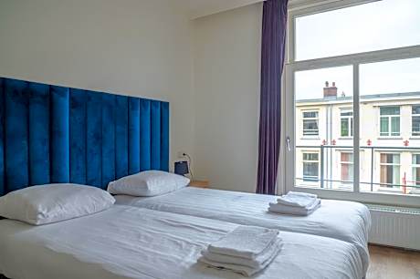 Standard Twin Room with Private Bathroom