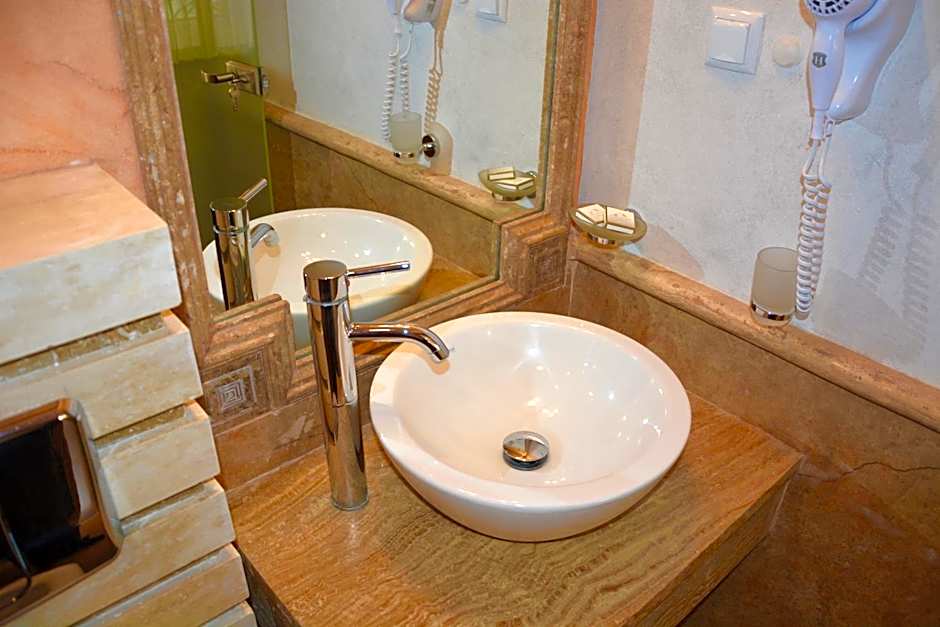 Golden Rainbow Beach Hotel