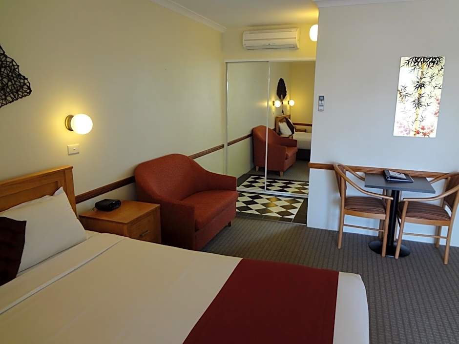 Three Explorers Motel