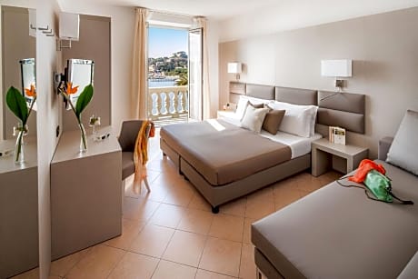 Family Room with Sea View