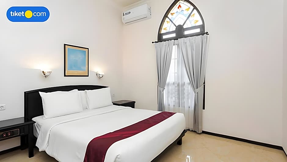 Royal Hotel and Villa Batu