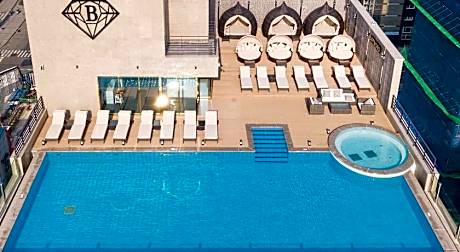 Baymond Hotel