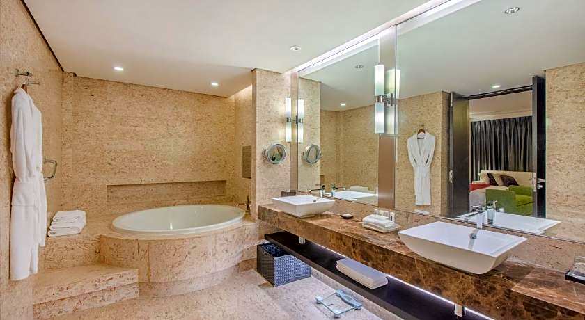 Holiday Inn Nantong Oasis International By IHG