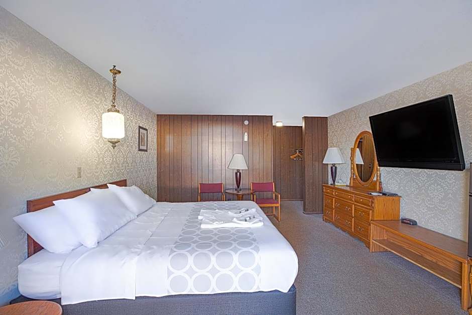 Love Hotels Tomahawk by OYO at Lake Mohawksin WI