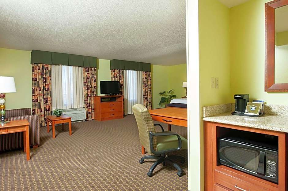Photo 1 of 4 of Studio 1 King Bed with Sofabed