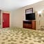 Econo Lodge Inn & Suites Forest