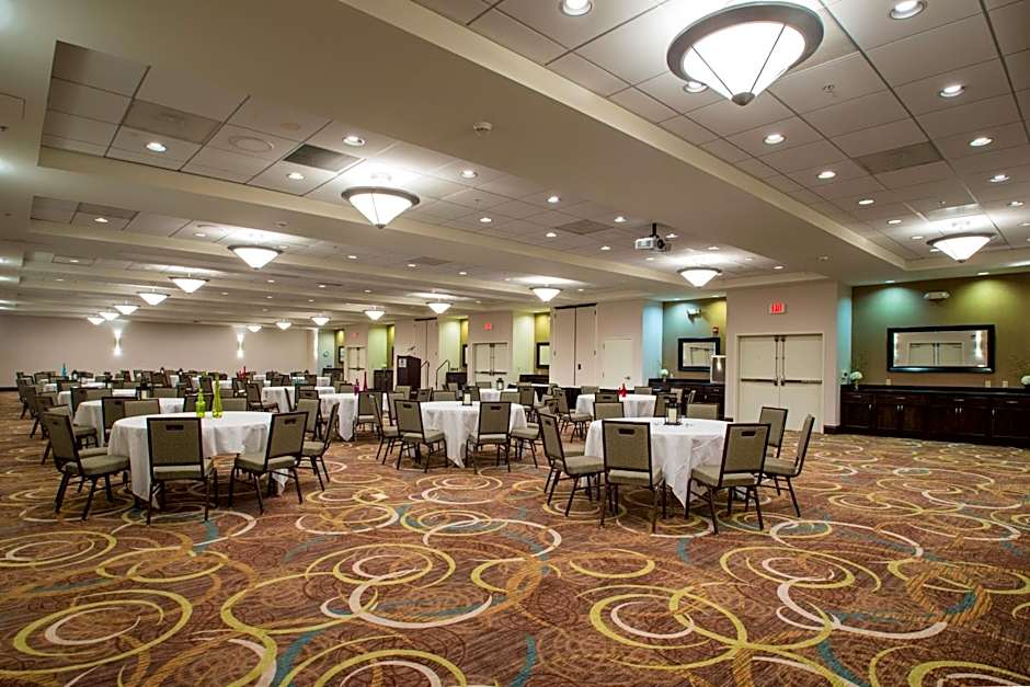 Holiday Inn Hotel & Suites Bloomington Airport By IHG