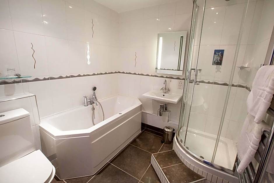 Muthu Westcliff Hotel (Near London Southend Airport)