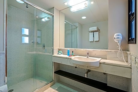 LUXURY COUPLE PCD WITH ADDITIONAL BED CAP 1