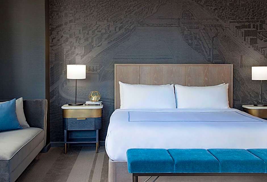 The Marquette Hotel, Curio Collection by Hilton
