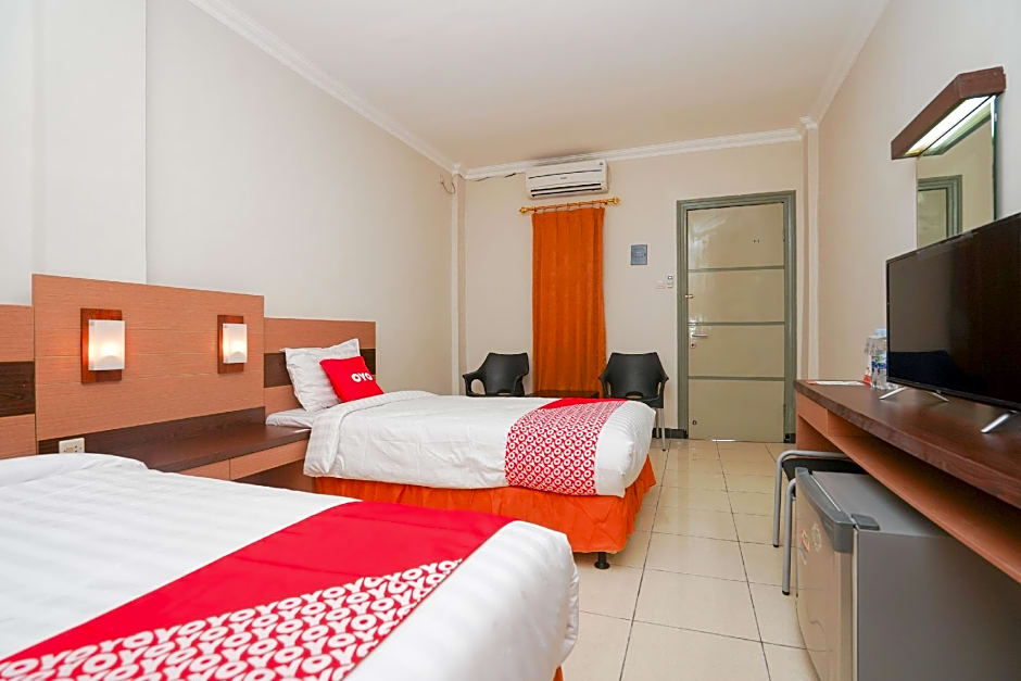 Super OYO 2075 Graha Marina