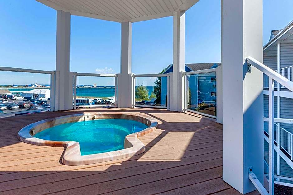 Ramada by Wyndham Mackinaw City Waterfront