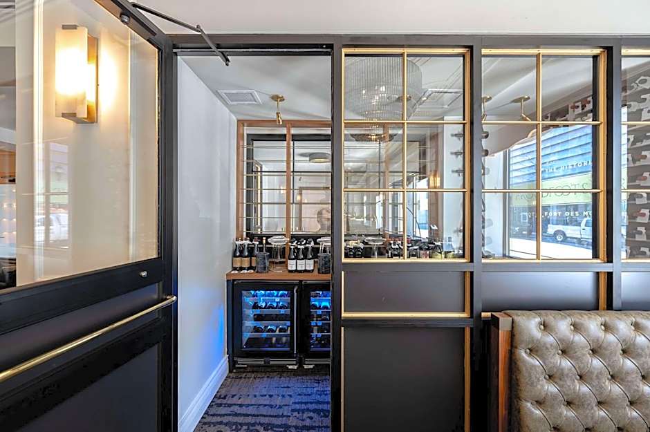 Hotel Fort Des Moines, Curio Collection by Hilton